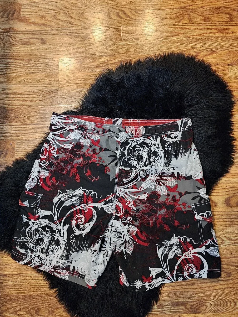 Black & Red Floral Graphic Men’s Board Shorts Swim Shorts Size L 8